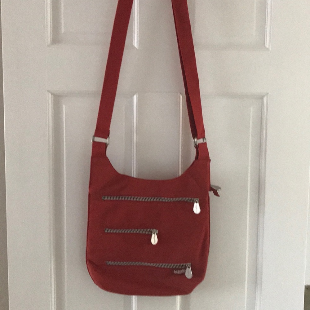 Travel bag -  light with many pockets in & out!